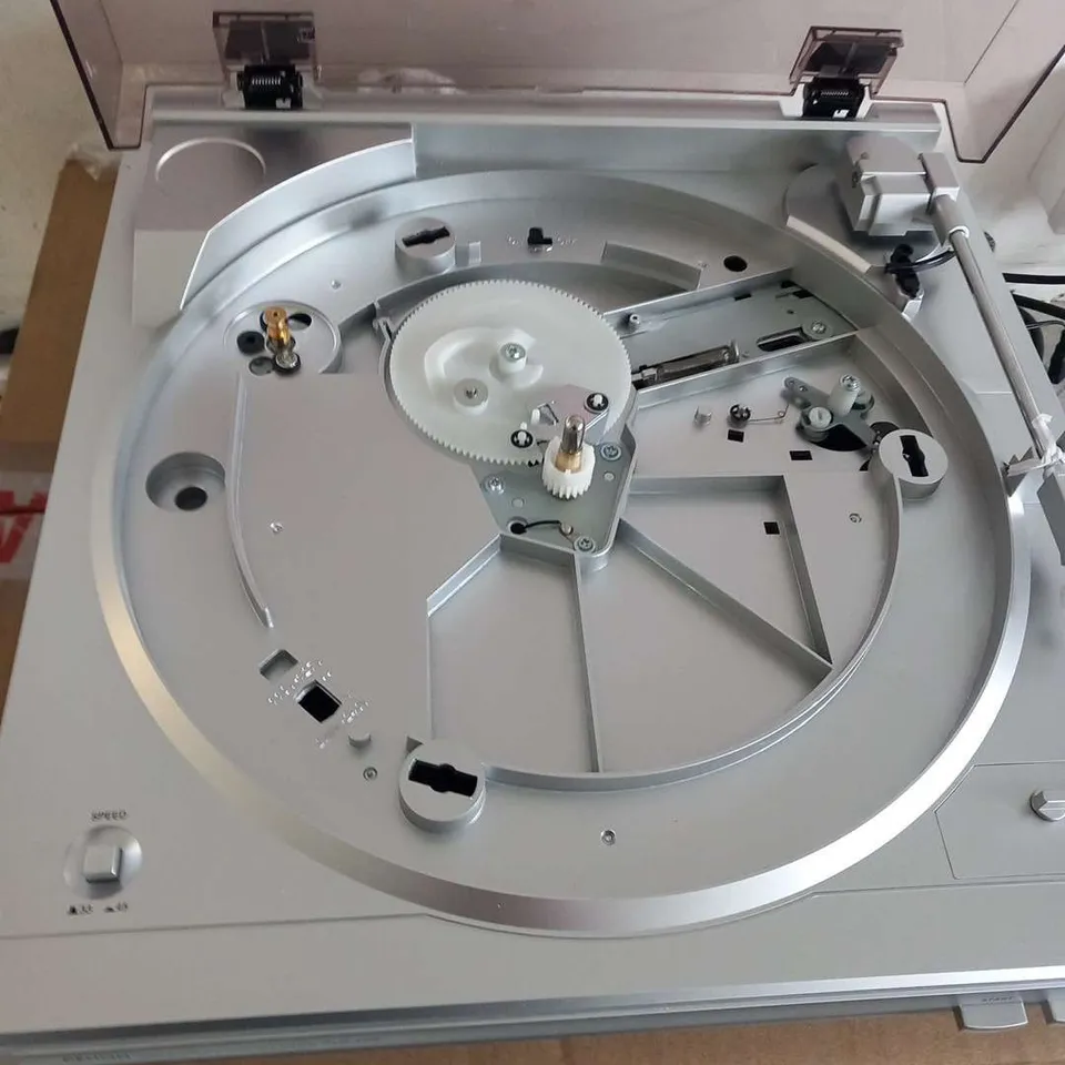 DENON DP29F SILVER FULLY AUTOMATIC TURNTABLE