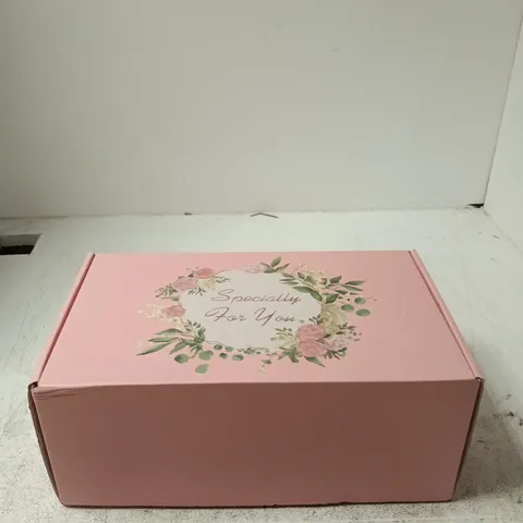GIFT SET IN PINK FLORAL BOX β HEALTH & BEAUTY