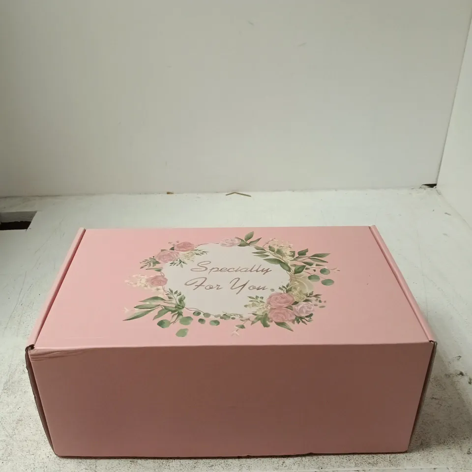 GIFT SET IN PINK FLORAL BOX – HEALTH & BEAUTY
