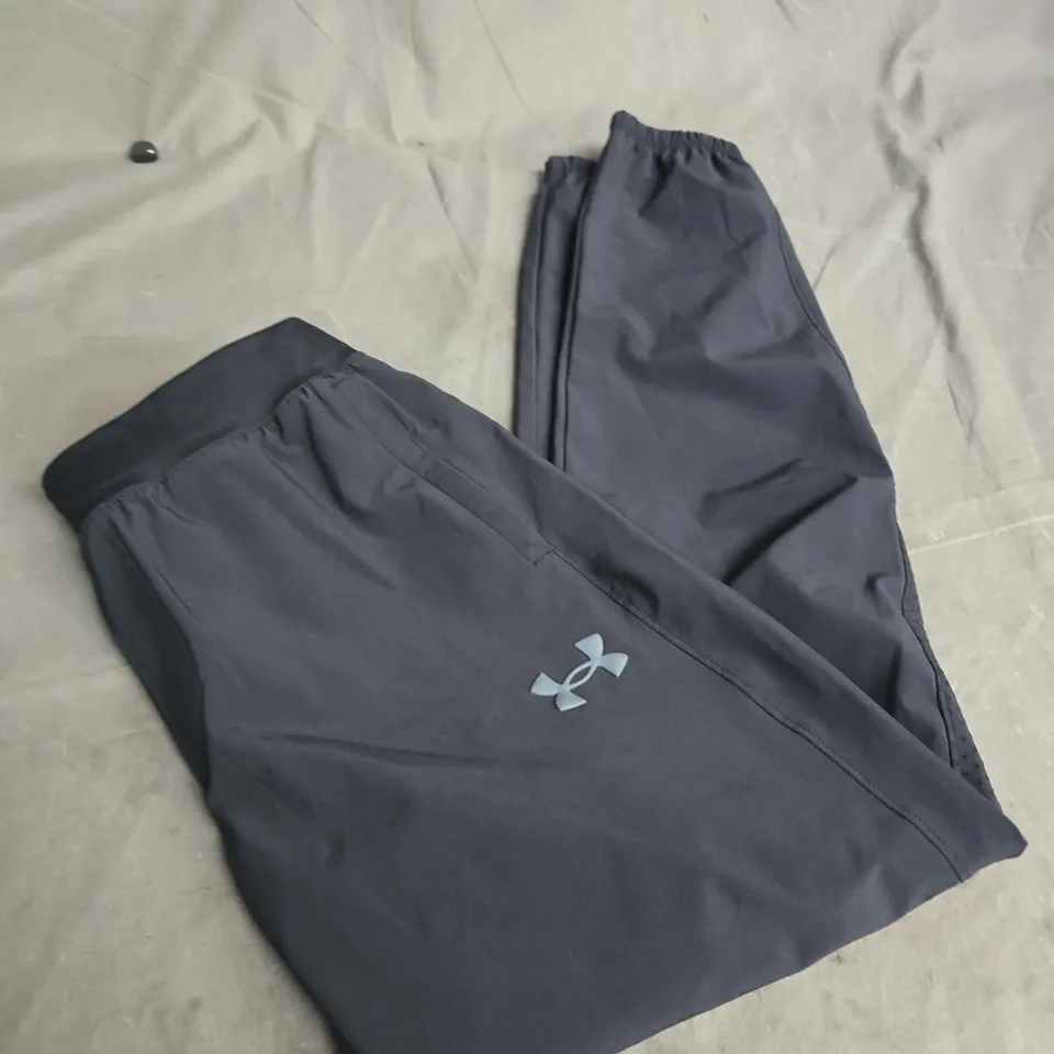 UNDER ARMOUR BLACK TRACK PANTS SIZE L