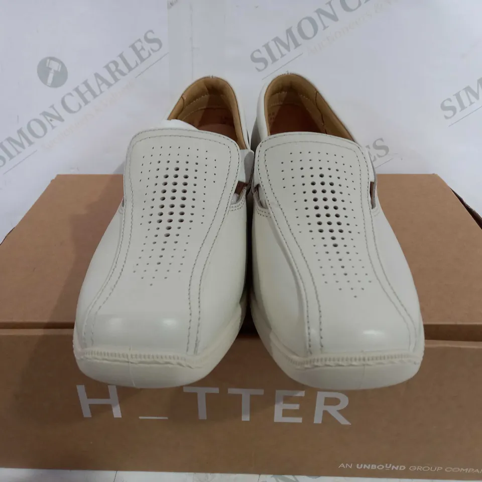 BOXED PAIR OF HOTTER CALYPSO II SHOES IN IVORY WHITE - UK 4.5