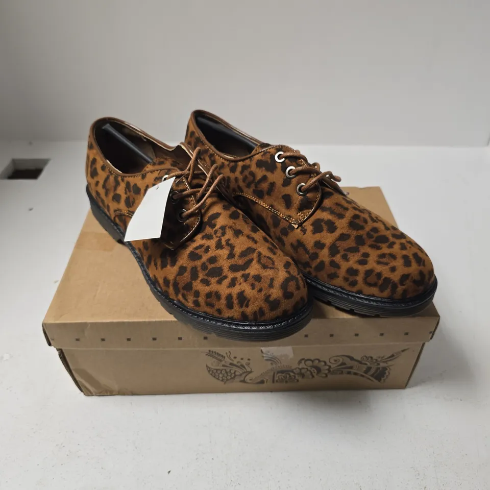 PAIR OF BROWN LEOPARD PRINT SHOES – UK 7