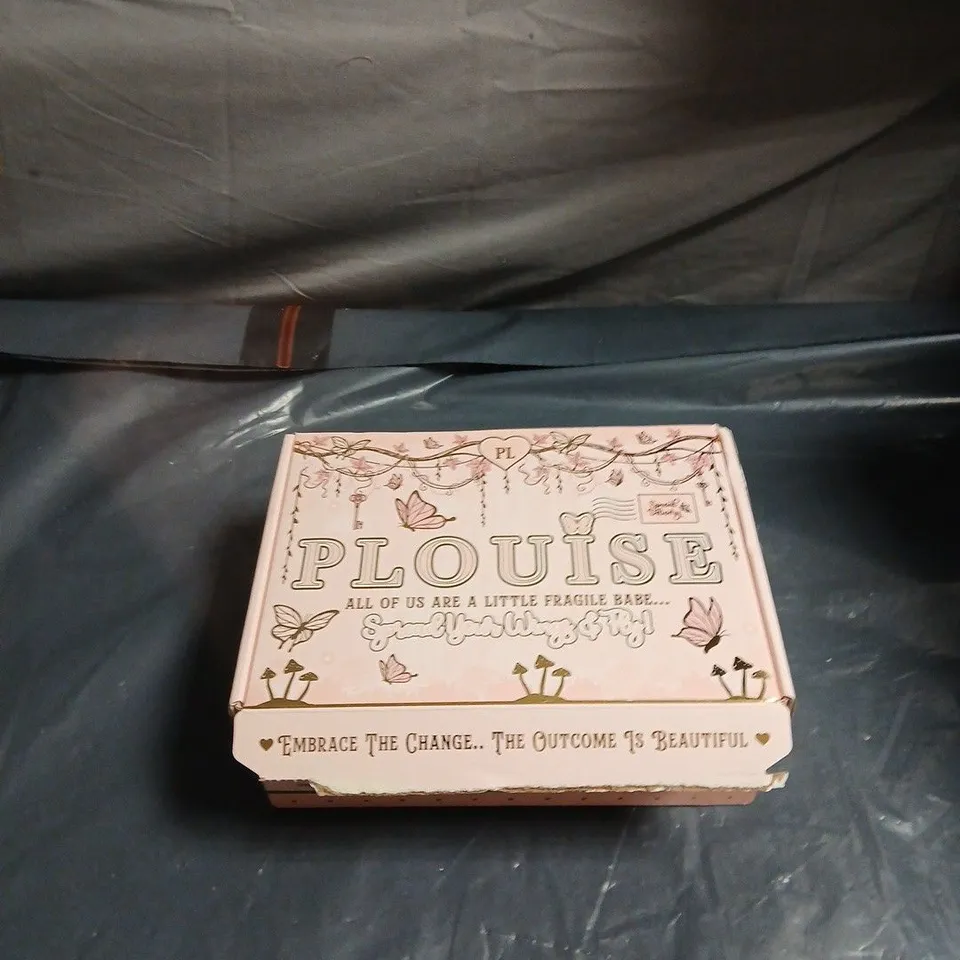 P LOUISE MAKEUP GIFT SET – PINK BOX