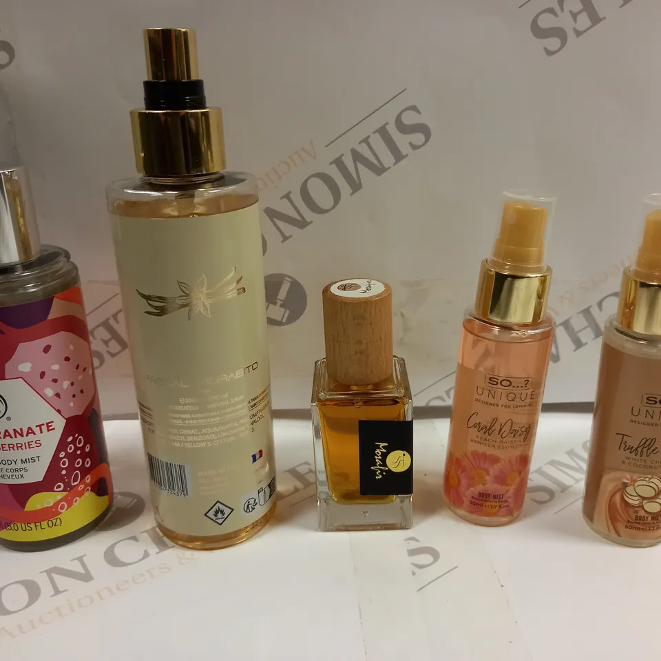BOX OF APPROXIMATELY 10 ASSORTED FRAGRANCES TO INCLUDE PASCAL MORABITO VANILLA, POMEGRANATE & BERRIES BODY MIST, FLOWERS BODY MIST ETC