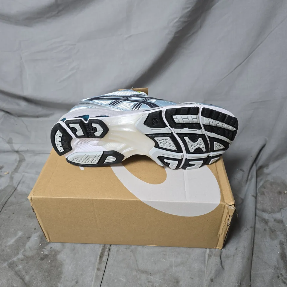 ASICS RUNNING SHOES – LIGHT BLUE/WHITE SIZE 9