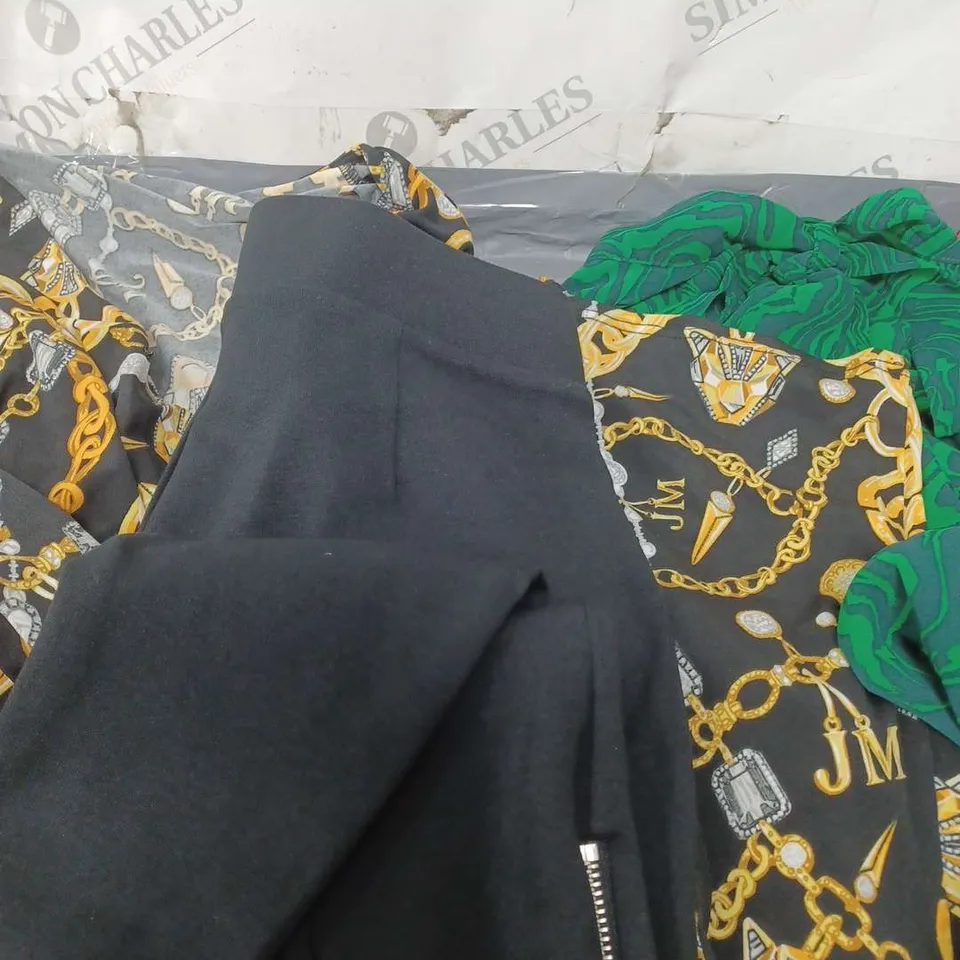 APRROX 20 DIFFERENT CLOTHING ITEMS IN VARIOUS SIZES AND COLOURS, VELOUR TRACK TOP AND DRESSES AND PANTS 