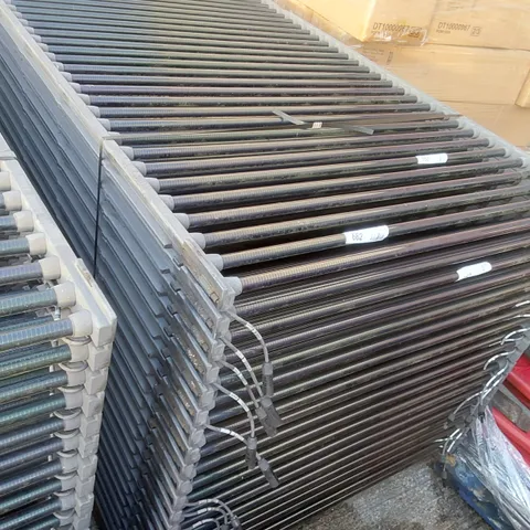 PALLET CONTAINING A LARGE QUANTITY OF SOLYNDRA 200W SOLAR PANELS
