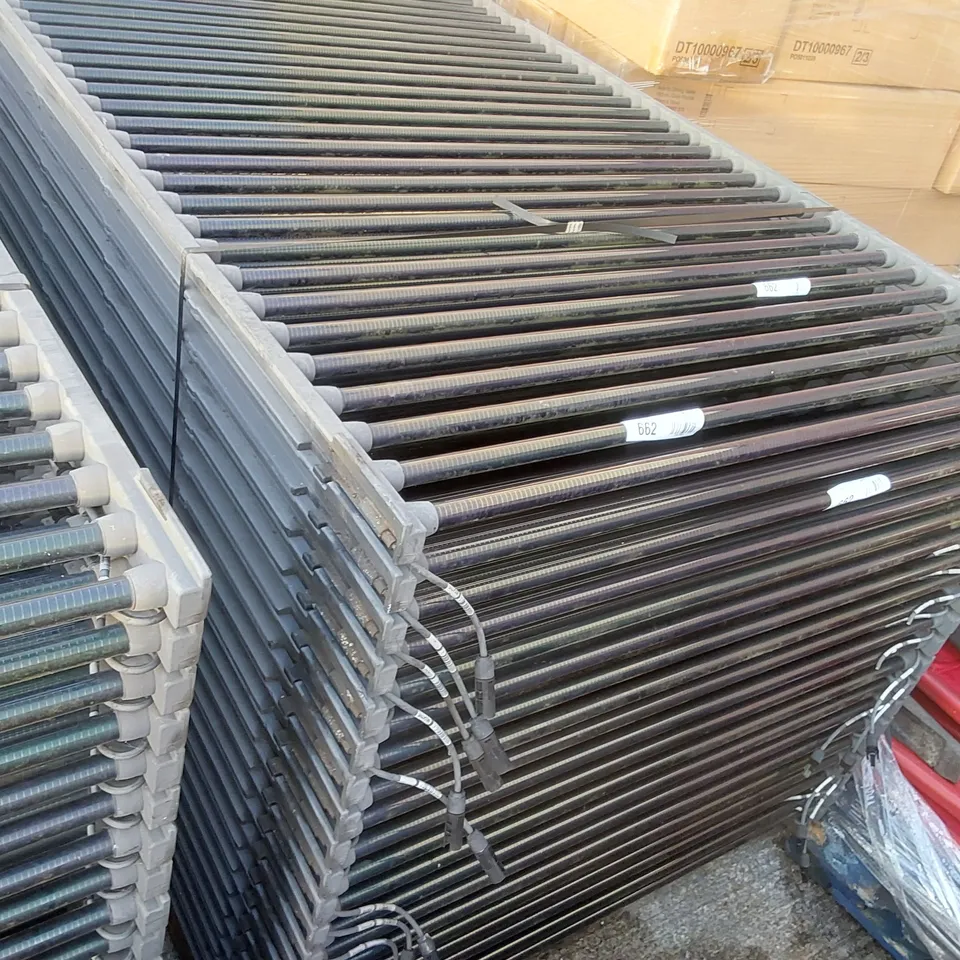 PALLET CONTAINING A LARGE QUANTITY OF SOLYNDRA 200W SOLAR PANELS