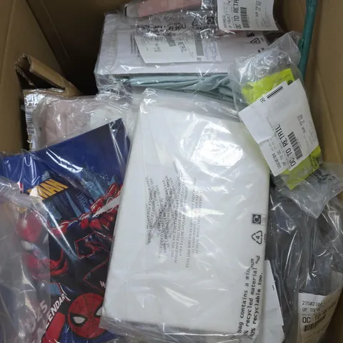 LARGE BOX OF APPROX 15 ASSORTED ITEMS TO INCLUDE BEDDING, SHEETS AND SPIDERMAN CALENDAR