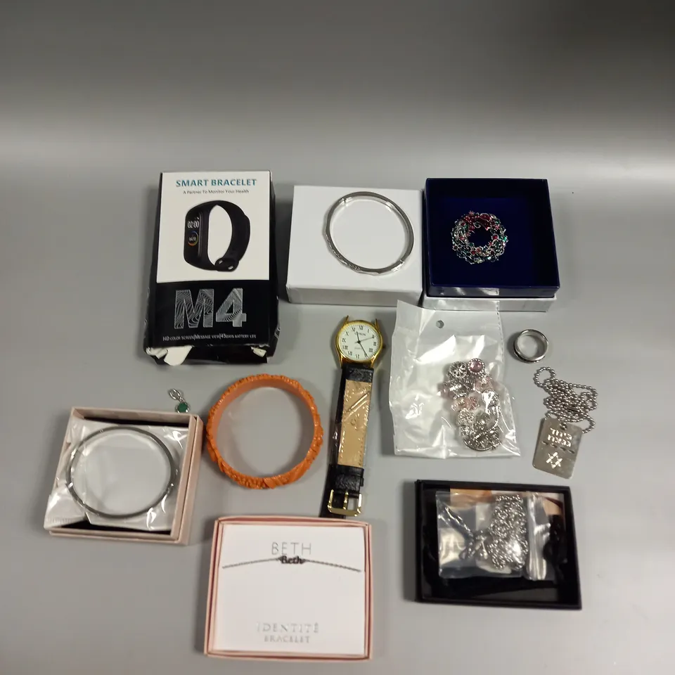 APPROXIMATELY 30 ASSORTED JEWELLERY PRODUCTS TO INCLUDE WATCHES, BRACELETS, NECKLACES ETC 