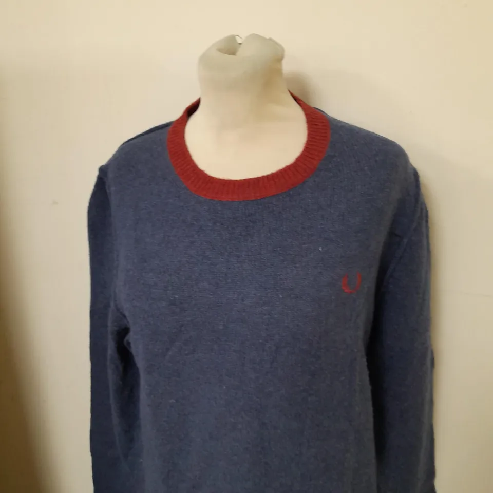 FRED PERRY KNITTED JUMPER SIZE M