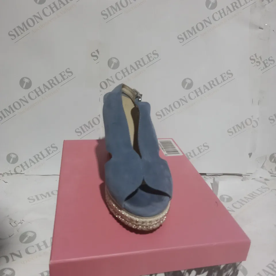 PAIR OF MODA IN PELLE PERIAR WEDGE LIGHT BLUE SUEDE SANDAL UK SIZE 7