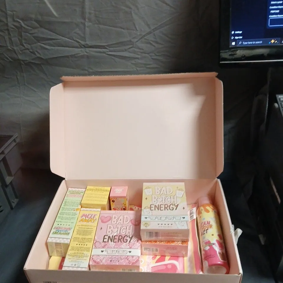 P LOUISE MAKE-UP GIFT SET – ALL OF US ARE A LITTLE FRAGILE BABE (PINK BOX)