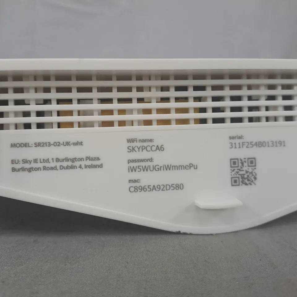 SKY SR213-02-UK-WHT ROUTER