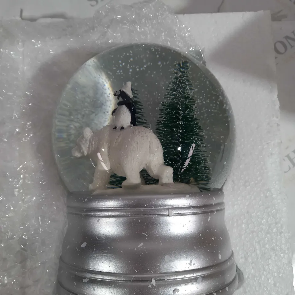 BOXED SANTA EXPRESS CHRISTMAS CHARACTER MUSICAL WATER SPINNER POLAR BEAR