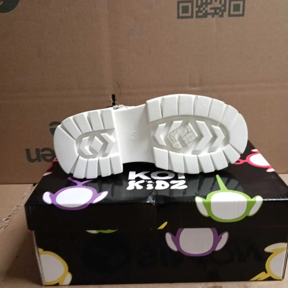 KOI KIDZ TELETUBBIES GLITTER TRUMPETS SANDALS WHITE MULTI SIZE 10