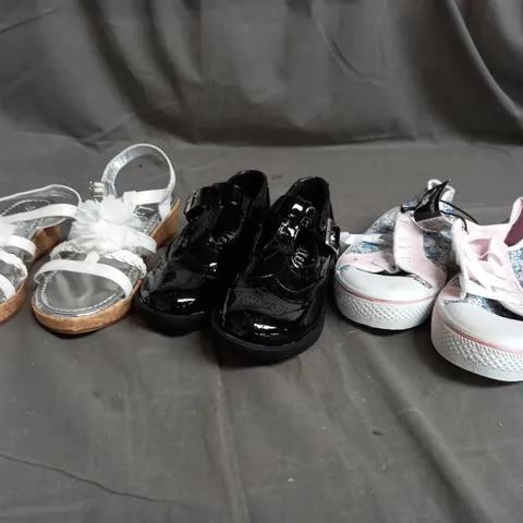 APPROXIMATELY 12NASSORTED KIDS PAIRS OF SHOES IN VARIOUS COLOURS, STYLES, AND SIZES