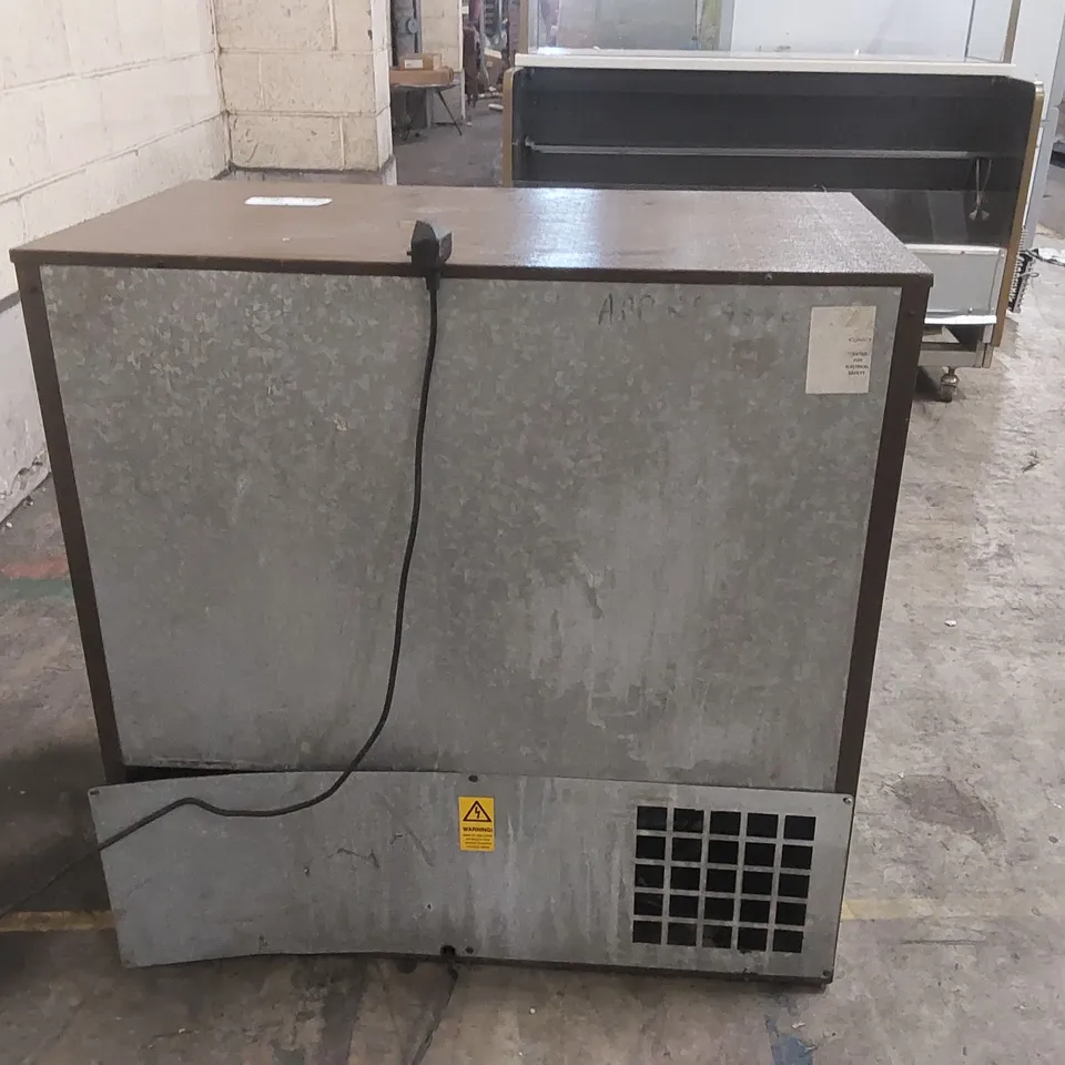CORNELIUS COMMERCIAL DRINKS DISPLAY FRIDGE 