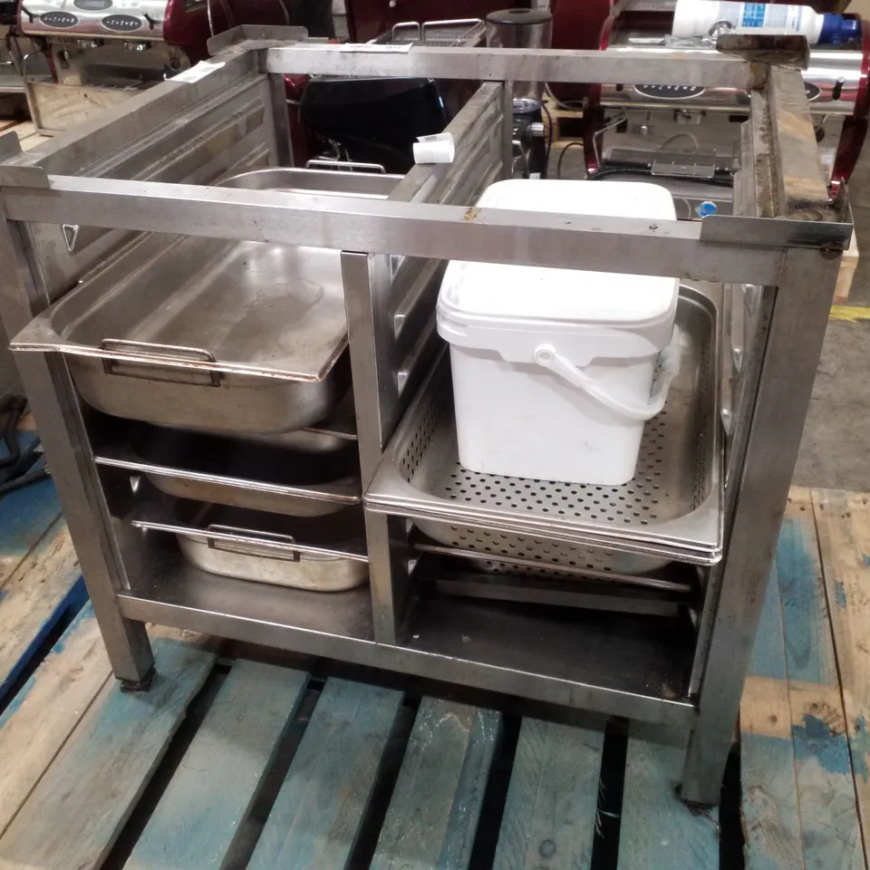 RATIONAL SELF COOK CENTRE ELECTRIC 10 GRID COMBI OVEN & STAND WITH TRAY RACK & ASSORTED TRAYS