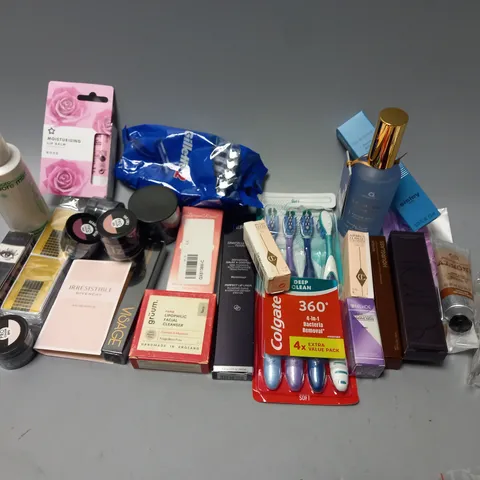 APPROXIMATELY 20 ASSORTED COSMETICS ITEMS TO INCLUDE TERRY PERFECT LIP LINER, AROMA HOME SLEEP WELL BONNE NUIT (100ml), VISAGE BROWPERFECT GEL (10ml), ETC