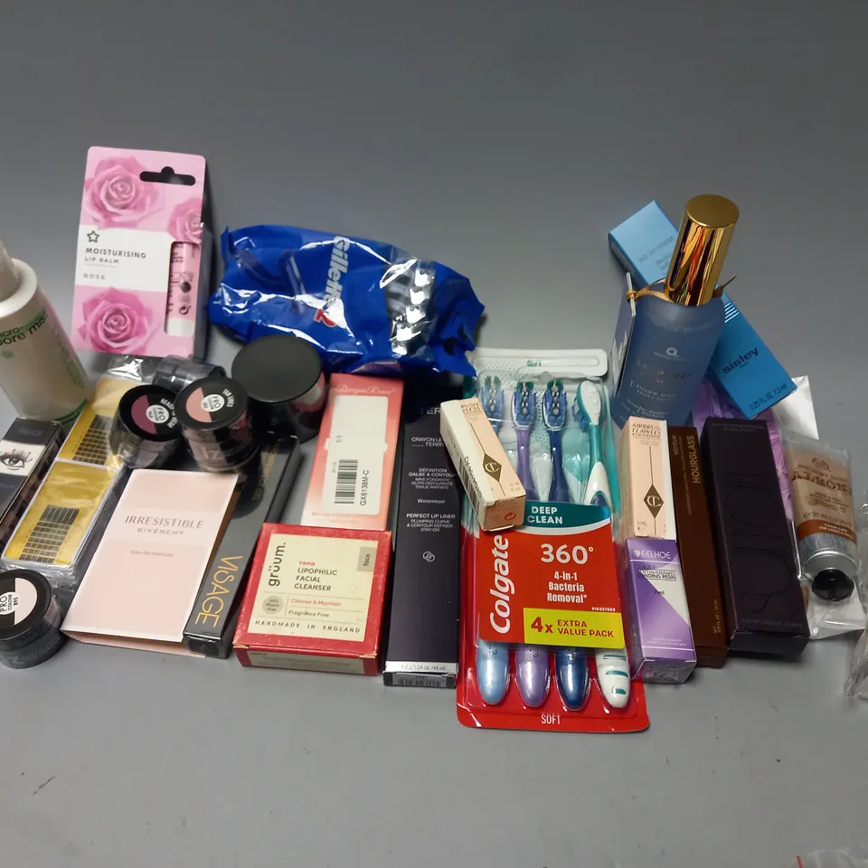 APPROXIMATELY 20 ASSORTED COSMETICS ITEMS TO INCLUDE TERRY PERFECT LIP LINER, AROMA HOME SLEEP WELL BONNE NUIT (100ml), VISAGE BROWPERFECT GEL (10ml), ETC