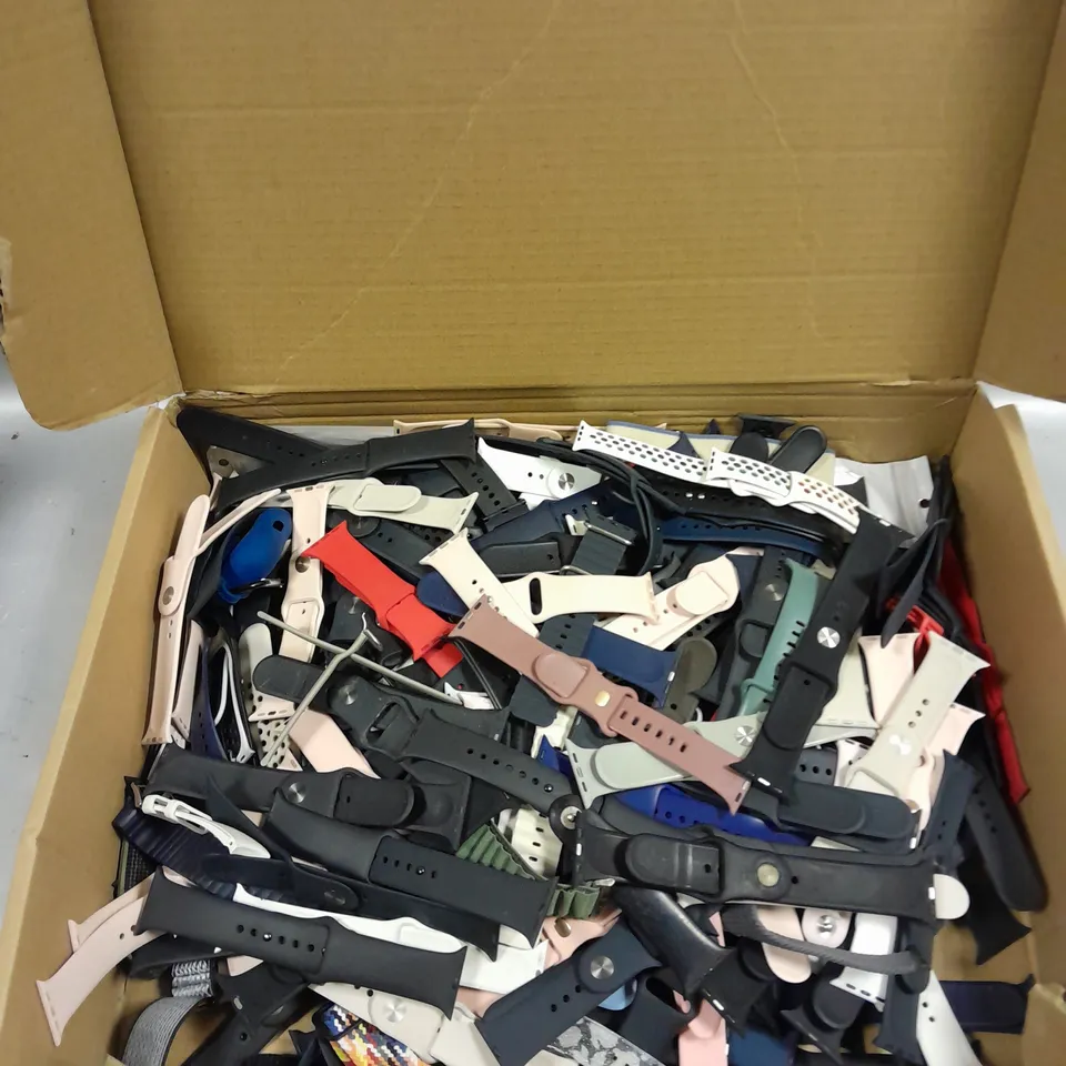 LARGE ASSORTMENT OF SMARTWATCH STRAPS IN VARIOUS DESIGNS 