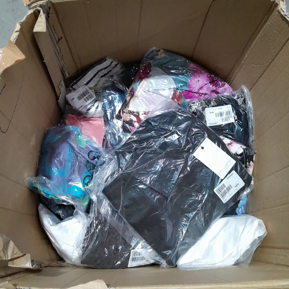 BOXED ASSORTMENT OF WOMENS CLOTHES TO INCLUDE TOPS,COATS AND CARDIGANS 