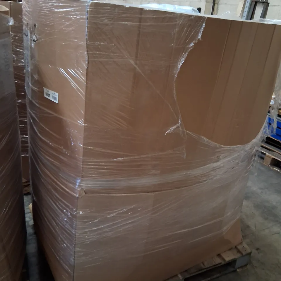 PALLET CONSISTING OF A LARGE QUANTITY OF ASSORTED PILLOWS AND SOFT FURNISHINGS