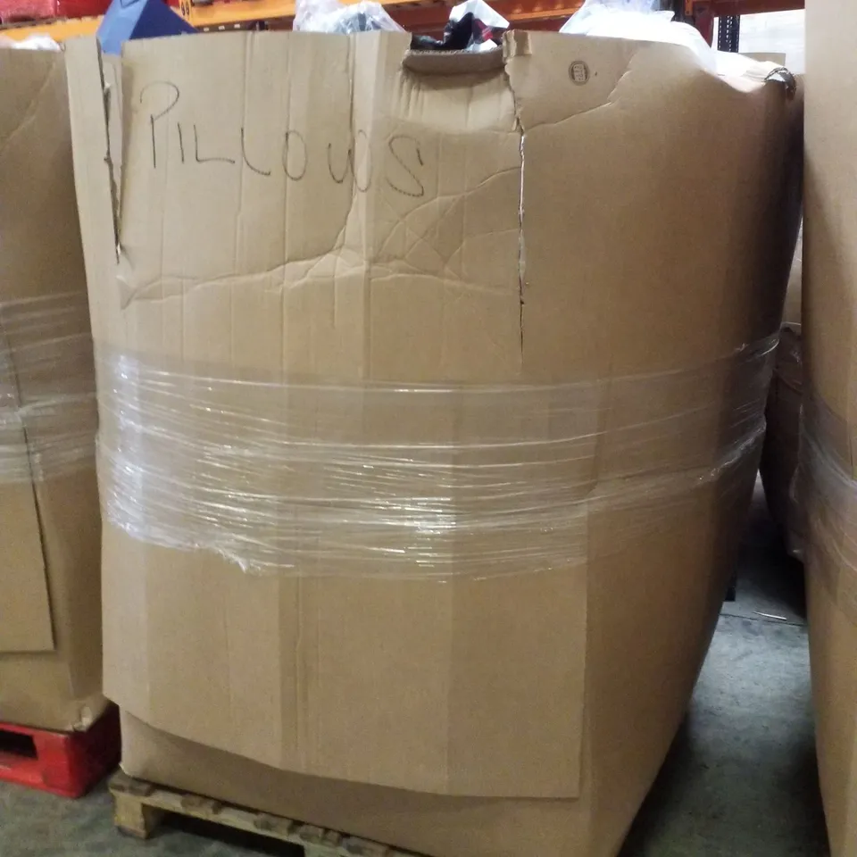 PALLET CONTAINING ASSORTED PILLOWS & CUSHIONS