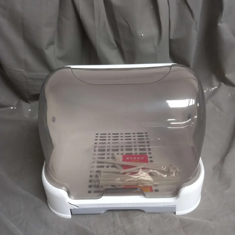 PLASTIC STORAGE CONTAINER
