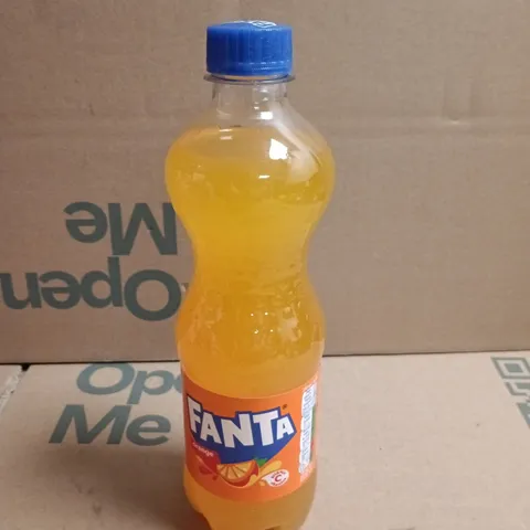 TOTE OF APPROXIMATELY 10 BOTTLES OF FANTA ORANGE 500ML PER BOTTLE