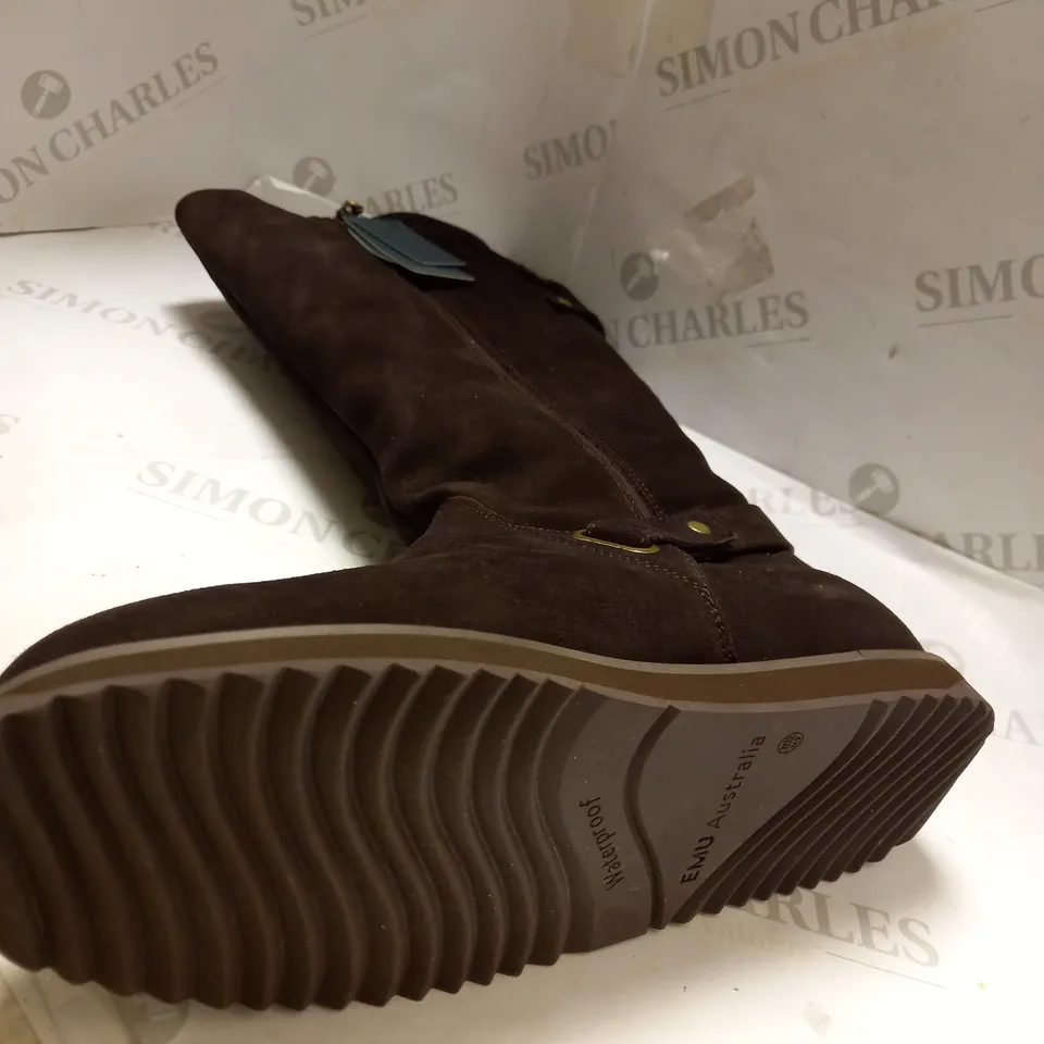 EMU AUSTRALIA "KEMMIE" KNEE BOOTS - OAK - UK 8