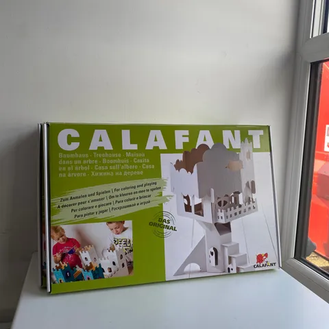 5 ASSORTED BRAND NEW CALAFANT ITEMS TO INCLUDE 4 X TREEHOUSE AND 1 X ROBOT