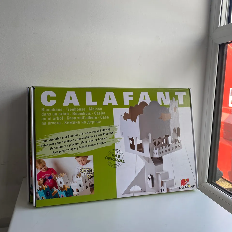 5 ASSORTED BRAND NEW CALAFANT ITEMS TO INCLUDE 4 X TREEHOUSE AND 1 X ROBOT