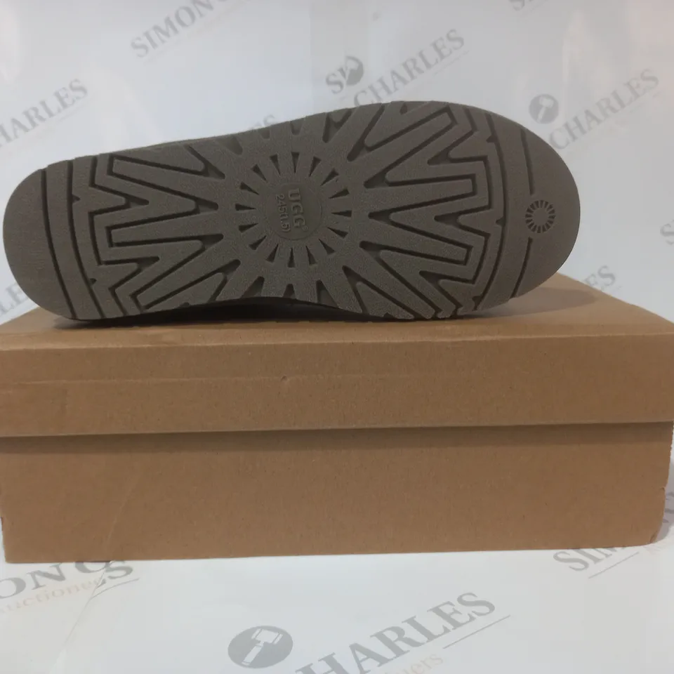 BOXED PAIR OF UGG FAUX FUR LINED SHOES IN OLIVE UK SIZE 5