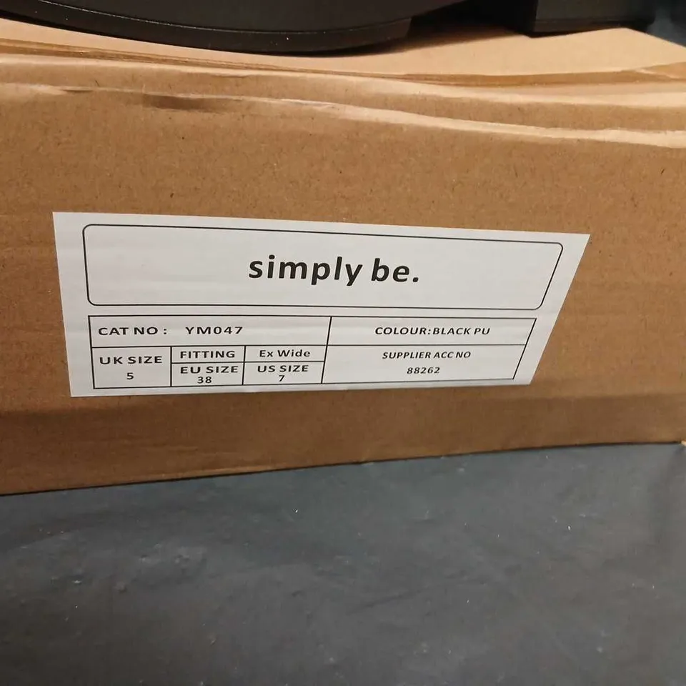SIMPLY BE BLACK PU CHELSEA BOOTS YM047, UK 5, EX WIDE FIT (PAIR)