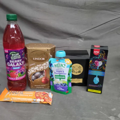APPROXIMATELY 12 ASSORTED FOOD AND DRINK ITEMS TO INCLUDE ROBINSONS FRUIT SHOOT JUICE, HEINZ BABY SMOOTHIE AND LINDOR CHOCOLATES, ETC
