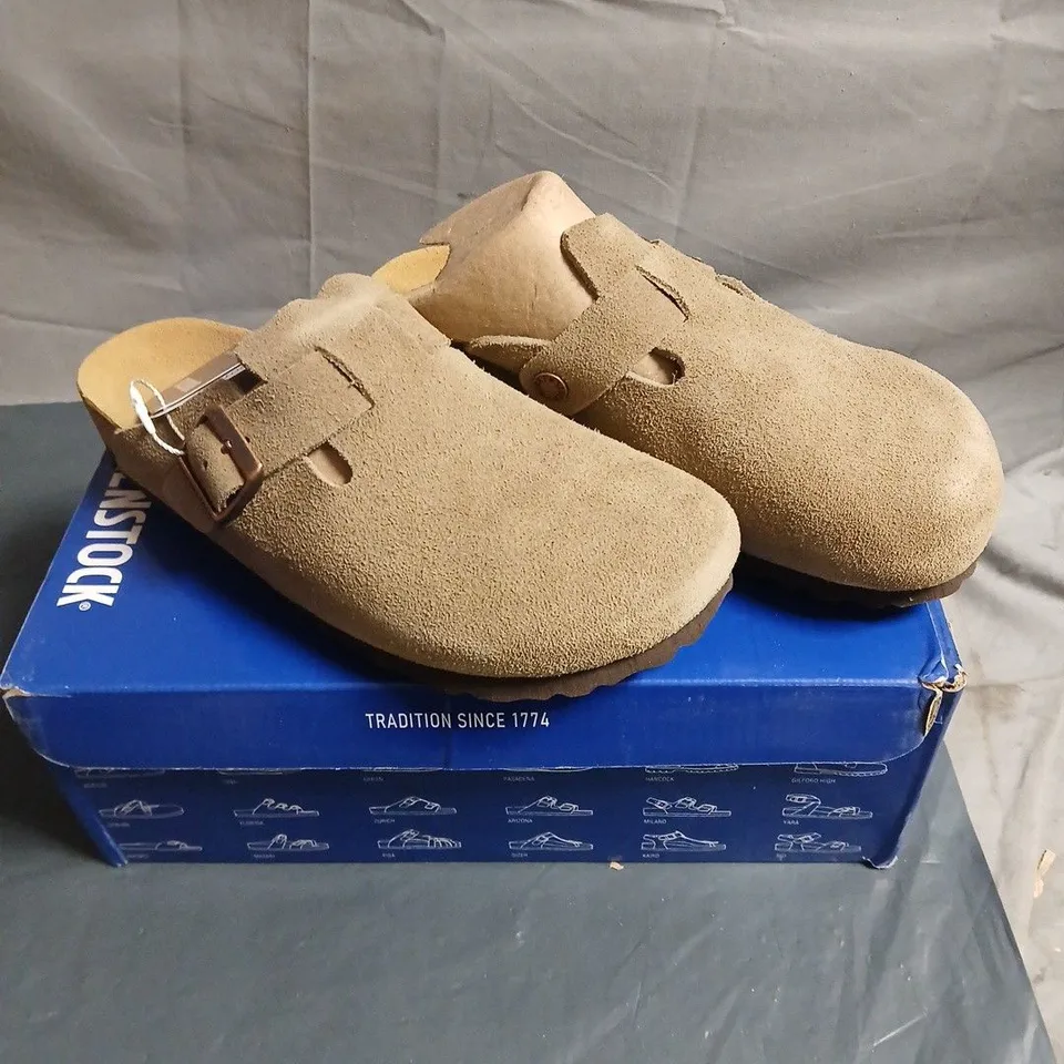 BIRKENSTOCK SUEDE SANDALS – BEIGE, SIZE L8 M6