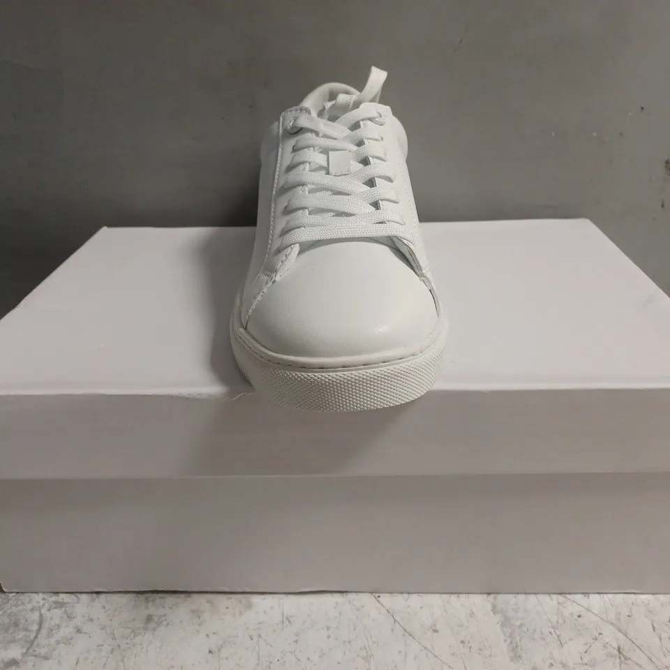 BOXED PAIR OF KURT GEIGER LACE UP SHOES IN WHITE SIZE EU 41