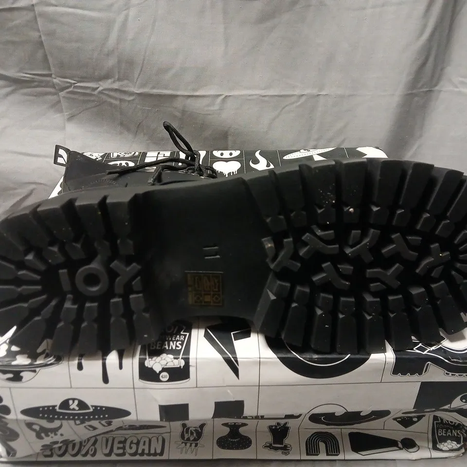 BOXED KOI GIMLI MENS BLACK SQUARE TOE LACE UP BOOTS IN BACK - UK 11