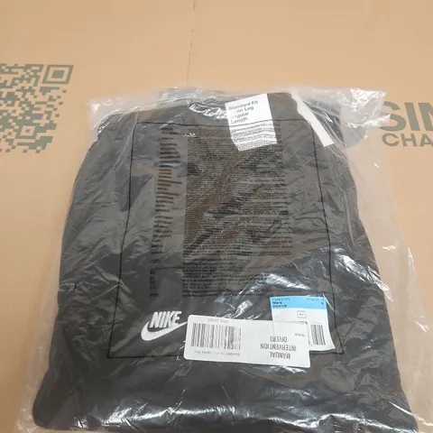 NIKE BLACK REGULAR FIT JOGGERS SIZE M