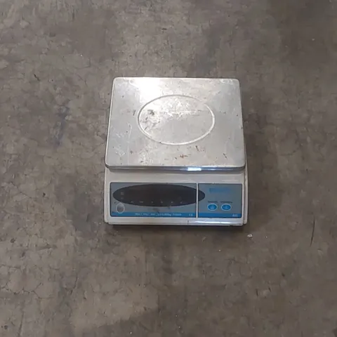 SLATER BRECKNELL DIGITAL KITCHEN SCALE