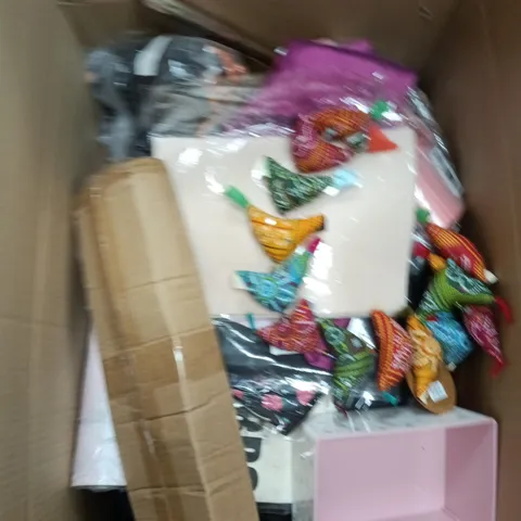 BOX OF APPROXIMATELY 15 ASSORTED HOUSEHOLD ITEMS