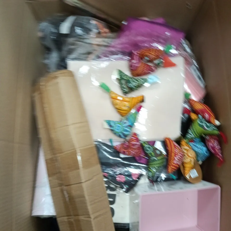 BOX OF APPROXIMATELY 15 ASSORTED HOUSEHOLD ITEMS