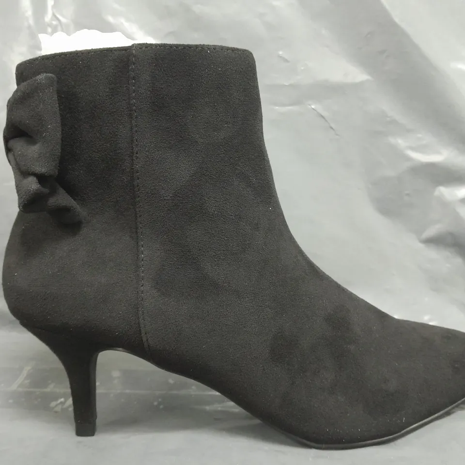 PAIR OF MONSOON KITTEN HEEL BOW BOOTS IN BLACK UK SIZE 5