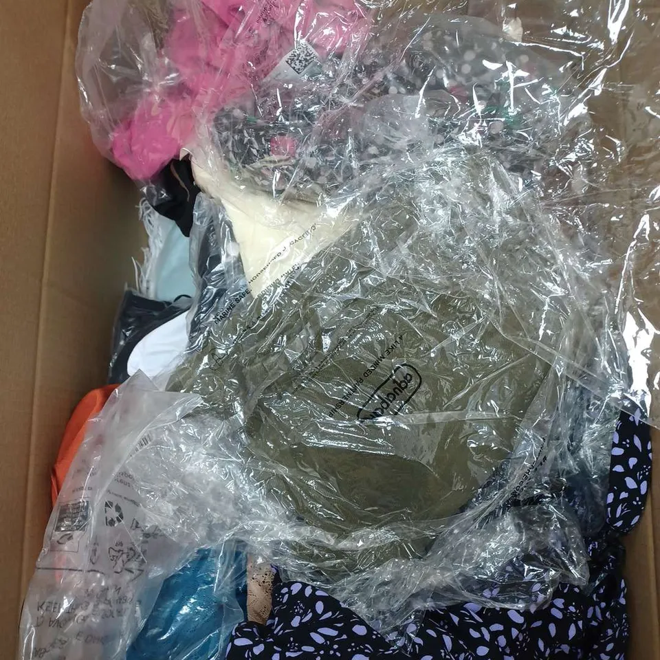 BOX OF APPROXIMATELY 22 ASSORTED CLOTHING ITEMS TO INCLUDE - SKIRT , SWIMWEAR TOP , PANTS ETC