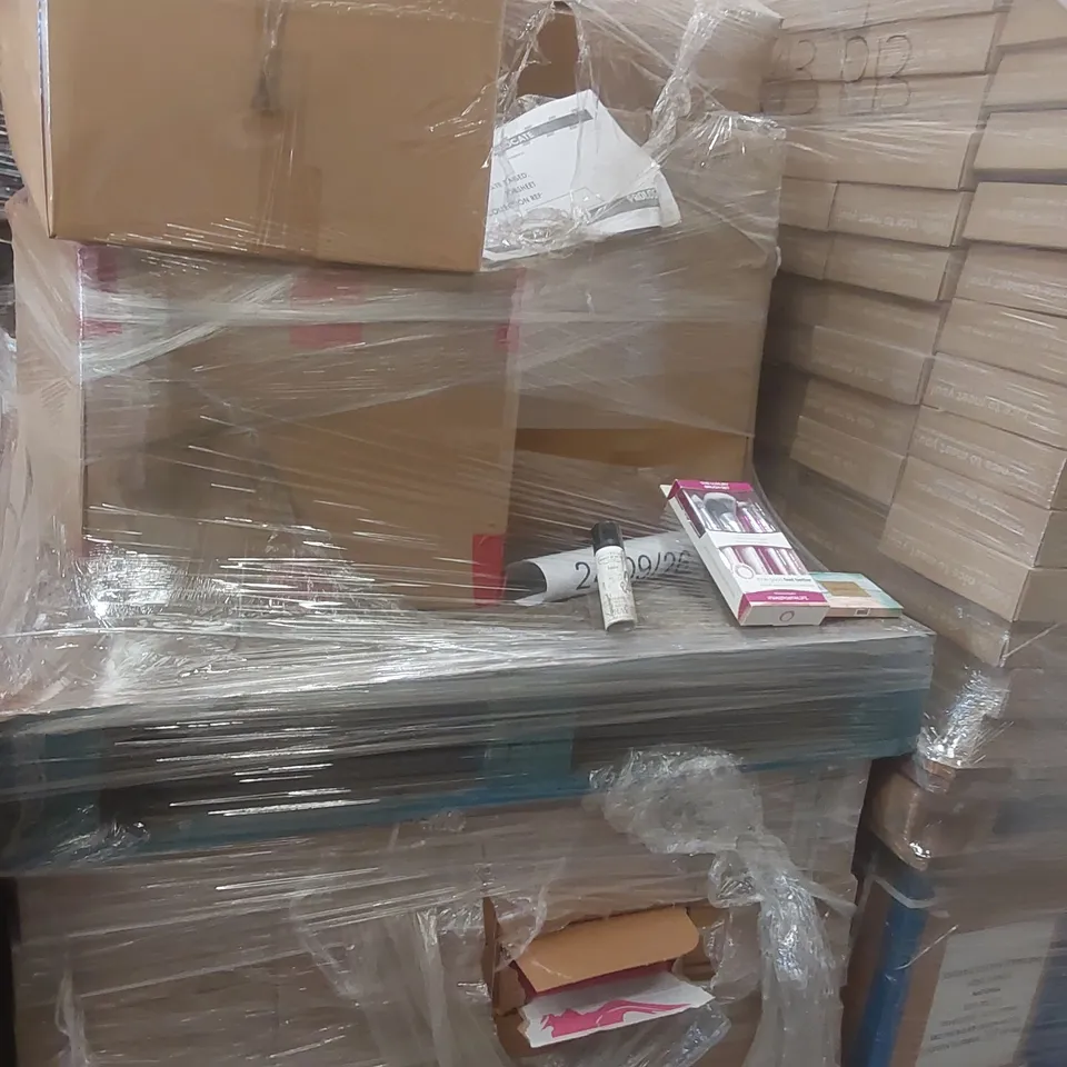 PALLET CONTAINING A VERY LARGE QUANTITY OF ASSORTED BEAUTY RELATED PRODUCTS INCLUDING: LUXURY BRUSH SETS, EYESHADOW PALETTES, HAIR SPRAY ECT