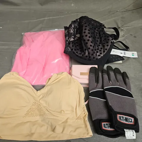 BOX OF APPROXIMATELY 20 ASSORTED CLOTHING ITEMS TO INCLUDE - GLOVES - BRA - PURSE - ETC