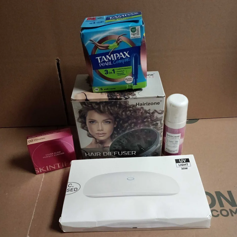 APPROXIMATEY 20 ASSORTED HEALTH AND BEAUTY PRODUCTS TO INCLUDE - TAMPAX PEARL COMPAK TAMPONS - SKINTIFIC COVER GLOW PERFECT CUSHION AND HAIRIZONE HAIR DIFFUSER