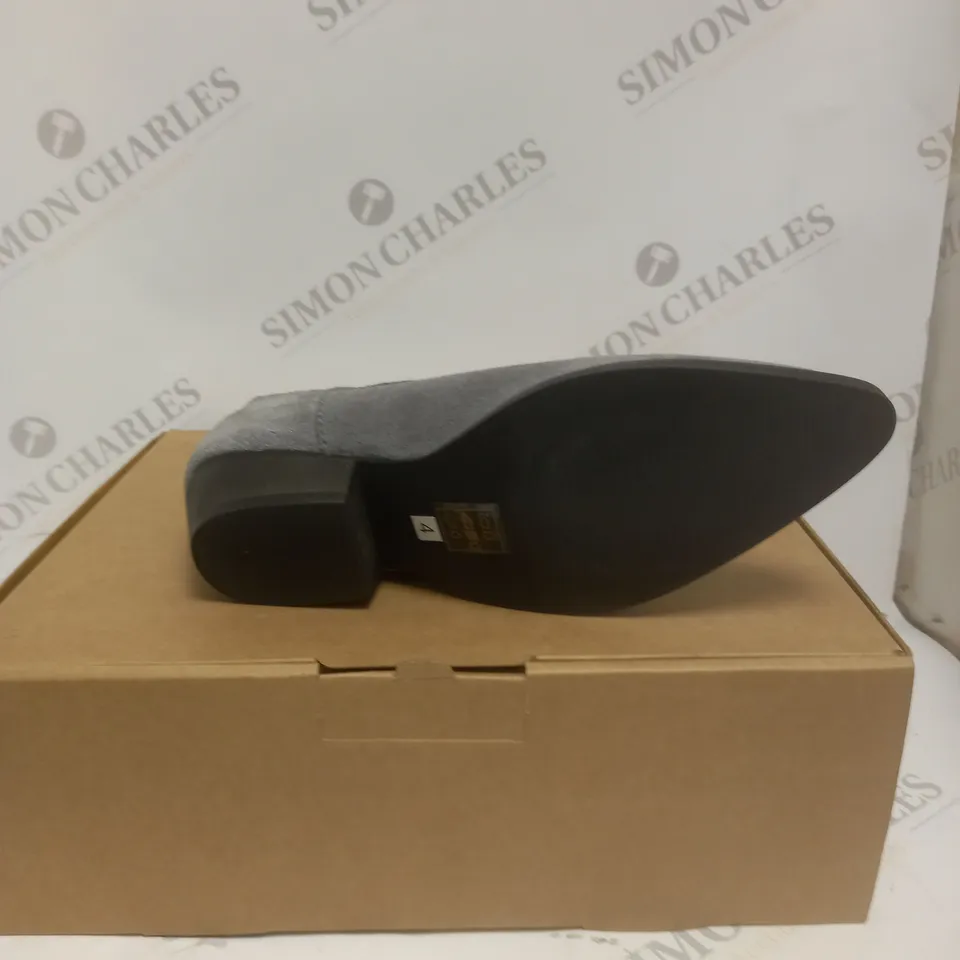 BOXED PAIR OF MAISON DE NIMES SUEDE WESTERN BOOTS - SIZE 4